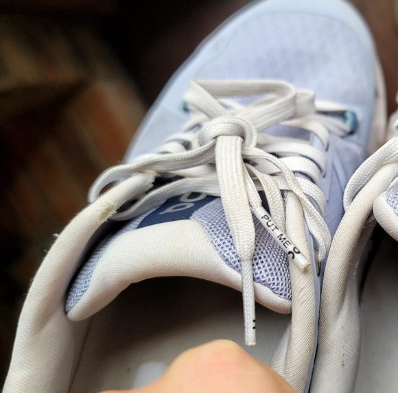 SOLD- On cloud flyers - Picture 3 of 9